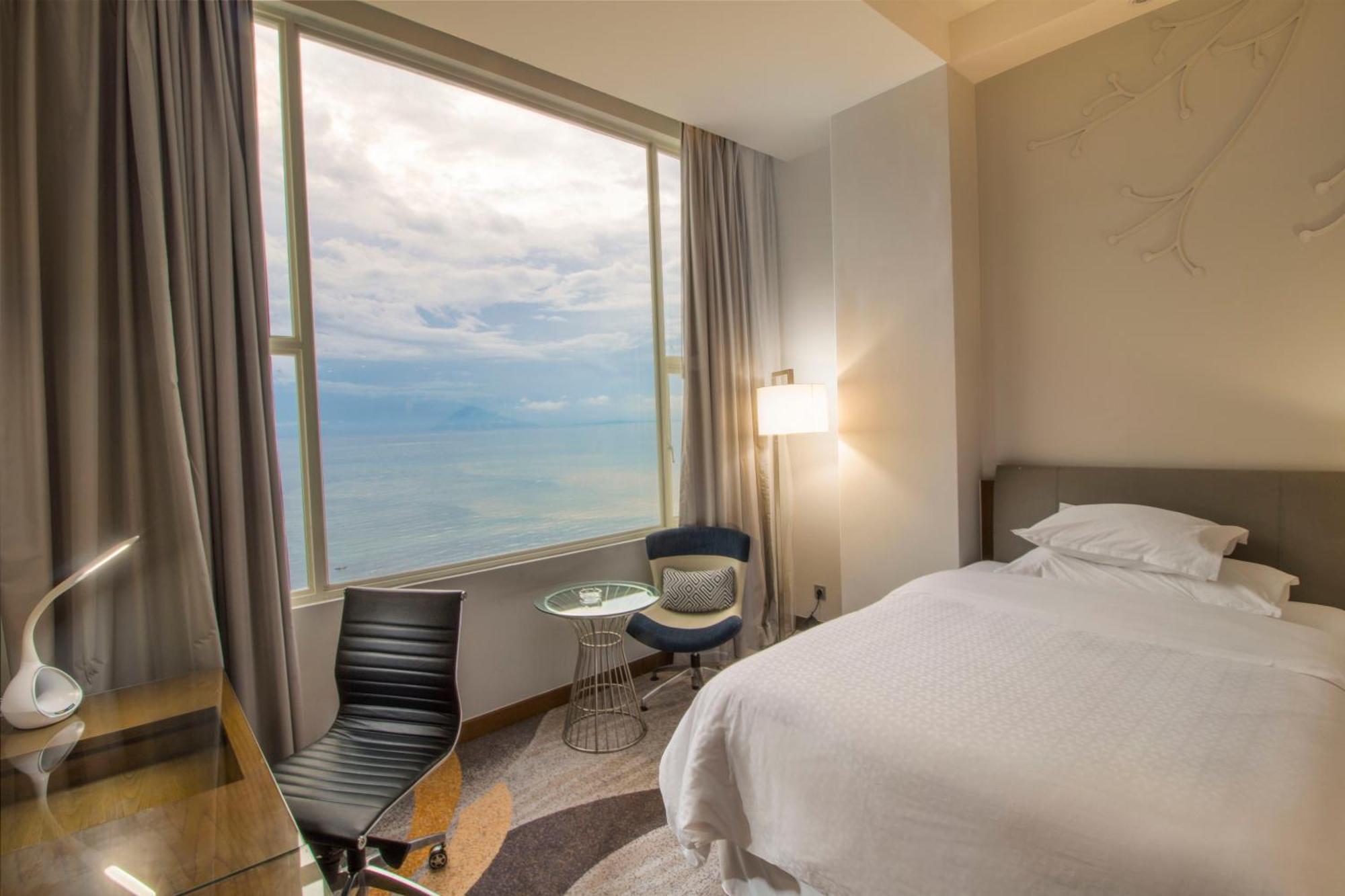Four Points By Sheraton Manado Zewnętrze zdjęcie