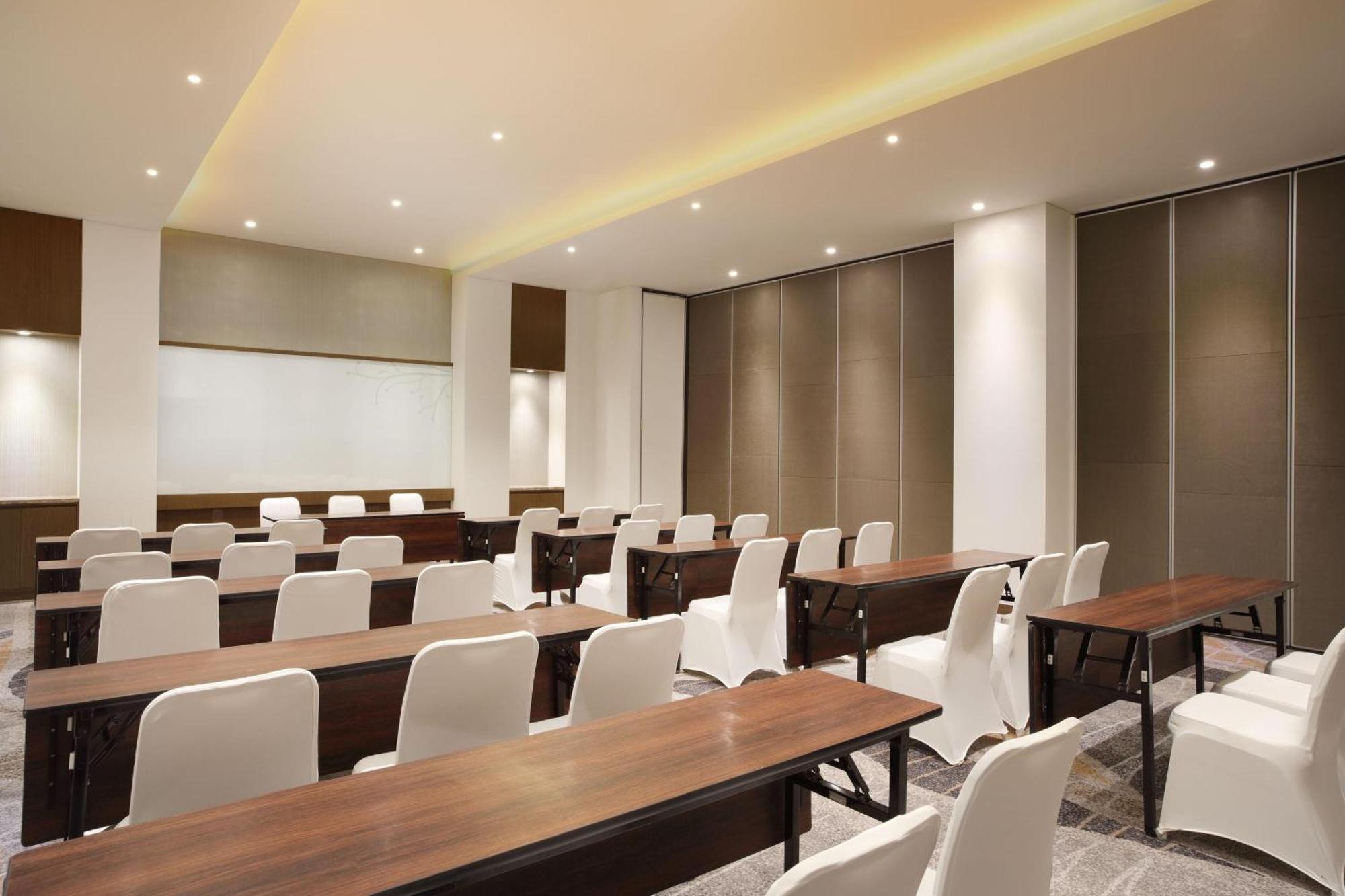 Four Points By Sheraton Manado Zewnętrze zdjęcie